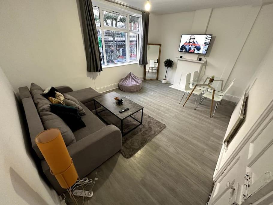 Spectacular 2 Bedroom On Tower Bridge Londres Exterior foto