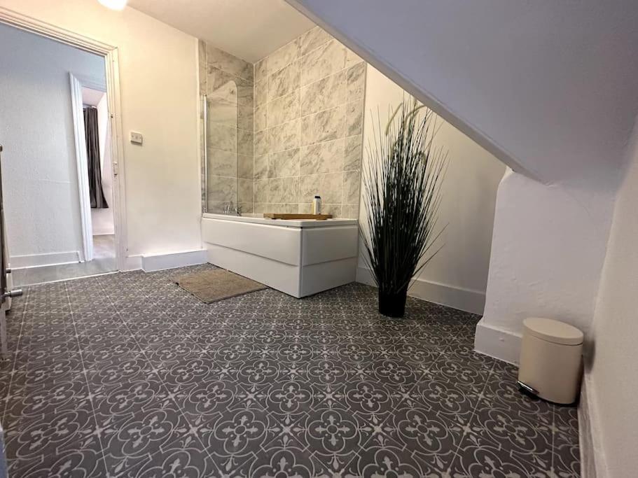 Spectacular 2 Bedroom On Tower Bridge Londres Exterior foto